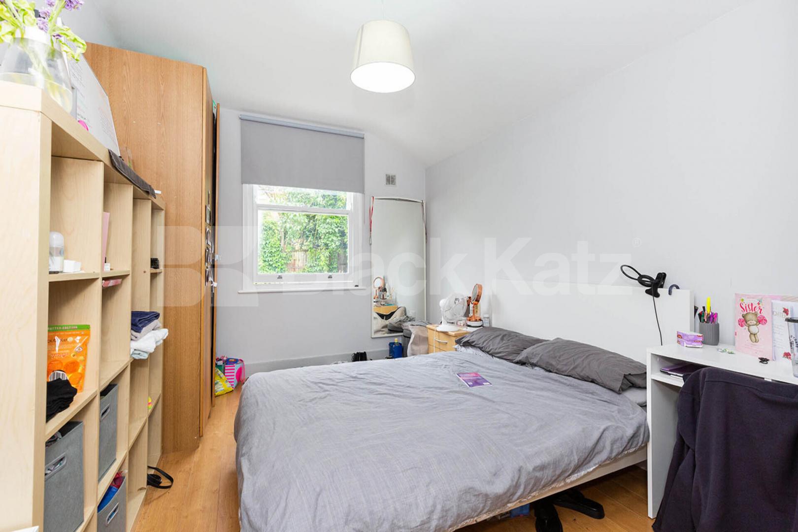 Large 6 bedroom house with 2 bathrooms and close to Archway Station Parolles Road, Archway